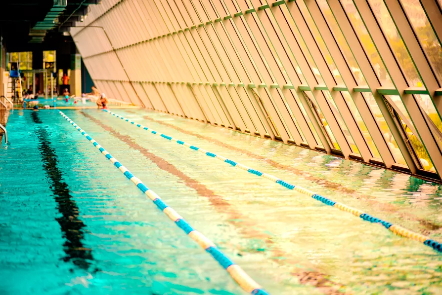 韶山成人混凝土钢结构游泳池项目